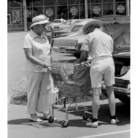 USA Florida Retired couple shopping Stretched Canvas -  (18 x