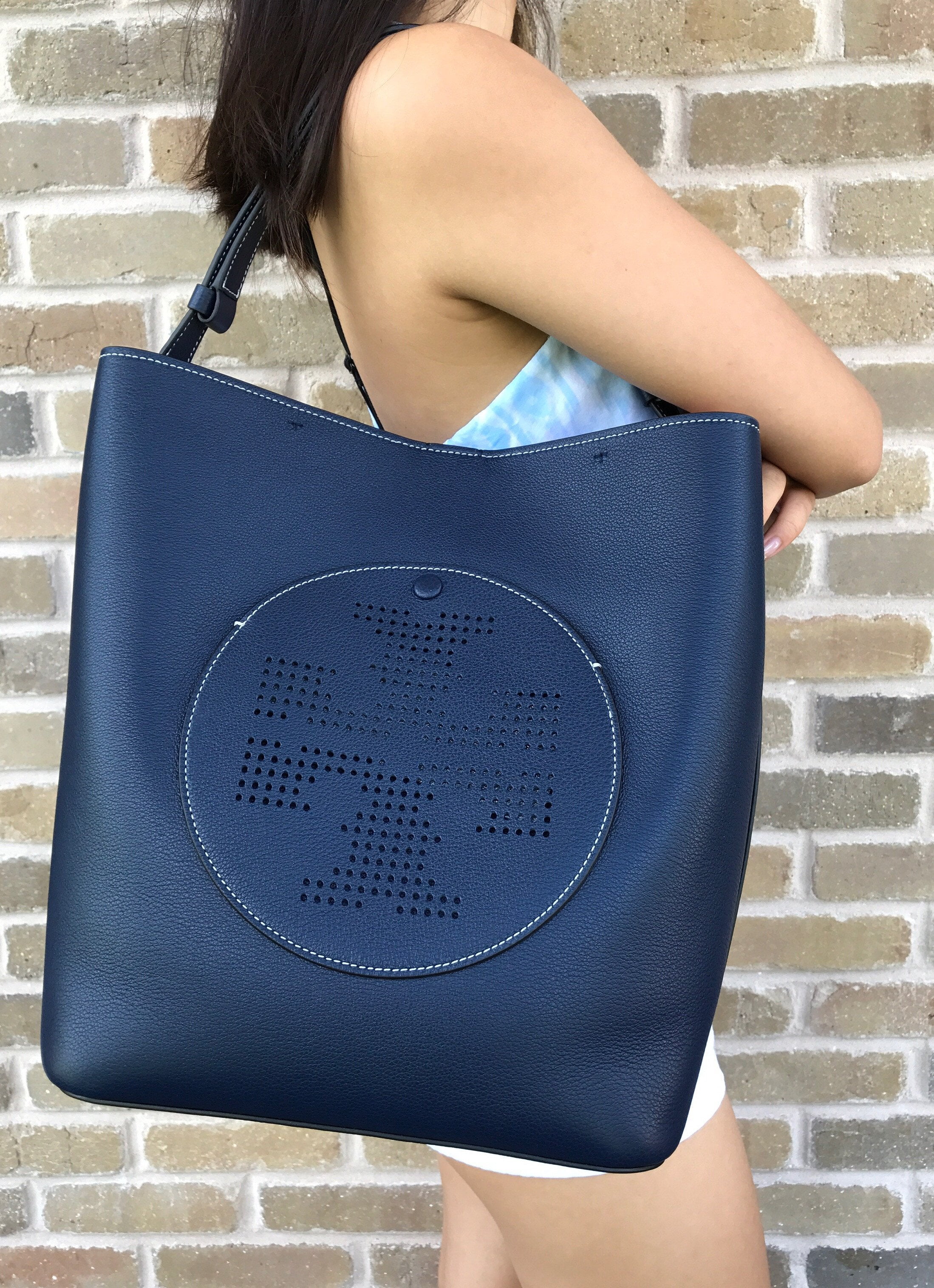 tory burch navy tote