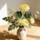thumbnail image 4 of Set de flores de crisantemo artificial de 6 – adornos de jardín de plástico para exhibición interior y exterior, arreglo floral artificial blanco o amarillo para decoración del hogar, bodas, fiestas, 4 of 6