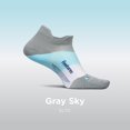 thumbnail image 2 of Calcetines de tobillo Feetures Elite, ultraligeros, acolchados, color gris S, 2 of 6