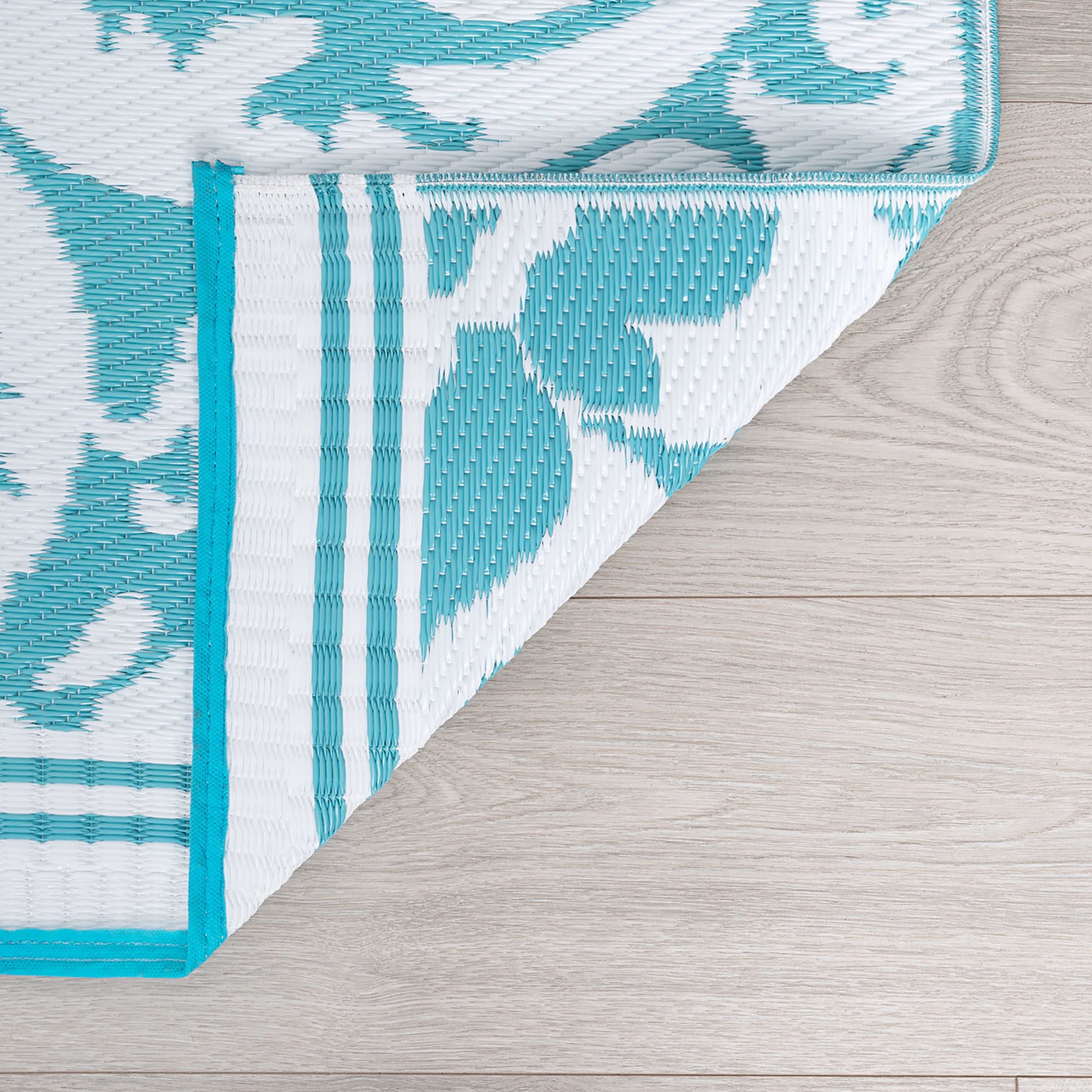 8x10 Reversible Aqua and White Polypropylene Outdoor Scroll Area Rug