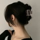 thumbnail image 2 of Ps Pinza para el pelo de gran tamaño para cabello grueso. Accesorios minimalistas para el pelo, duraderos y elegantes, 2 of 7