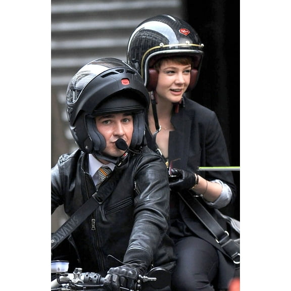 Shia Labeouf Carey Mulligan On Location For Wall Street 2 Money Never Sleeps Film Shoot Manhattan New York Ny