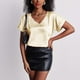 thumbnail image 2 of Camiseta Estrela de satén con cuello en V para mujer, camiseta informal de manga corta con bolsillo, cómoda y a la moda para mujer, Top Beige XXL, 2 of 6