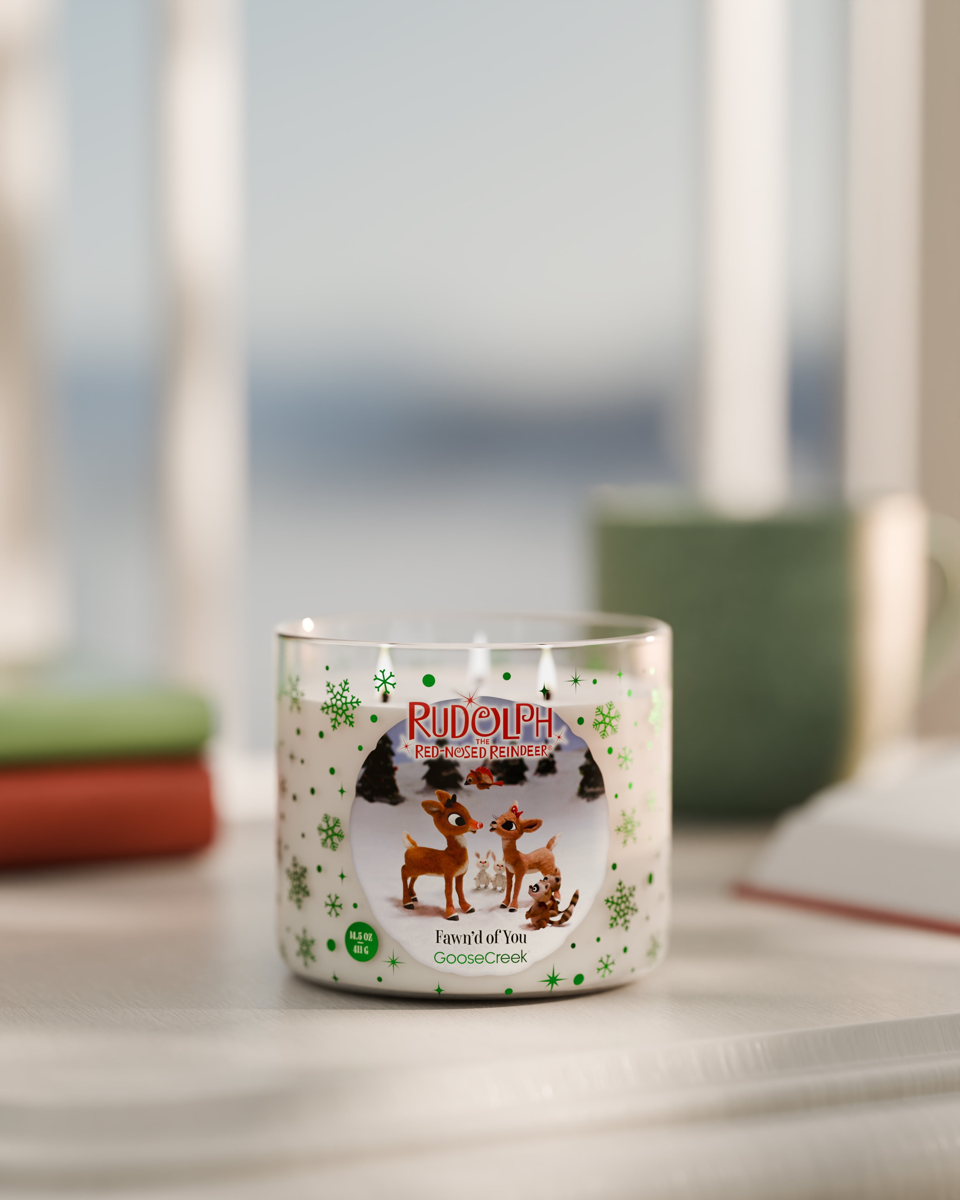 Goose Creek Rudolph Santa 3-wick Old-Fashioned Candy Cane, Creamy
