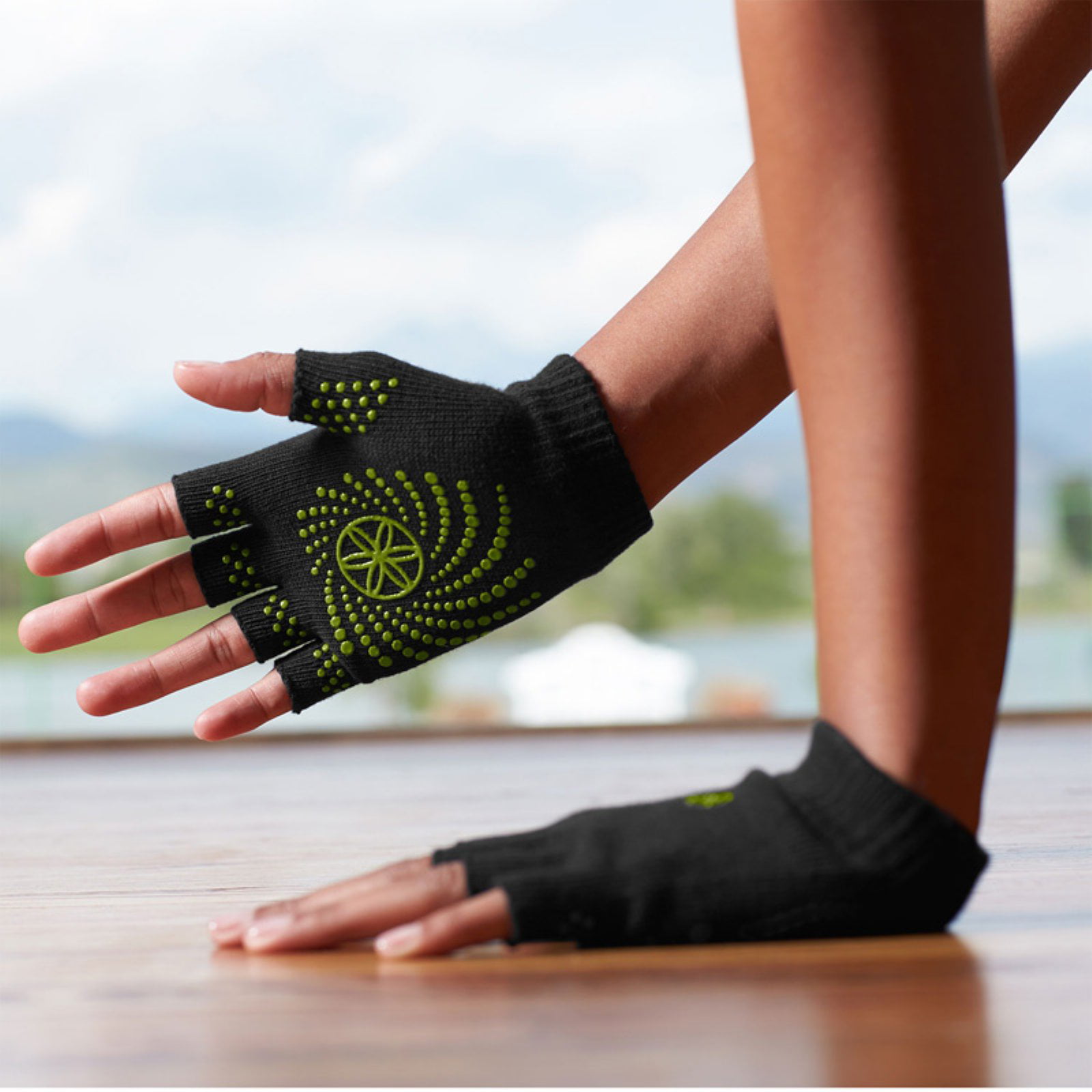 2 Pack Gaiam Grippy Yoga Gloves One Size Black 