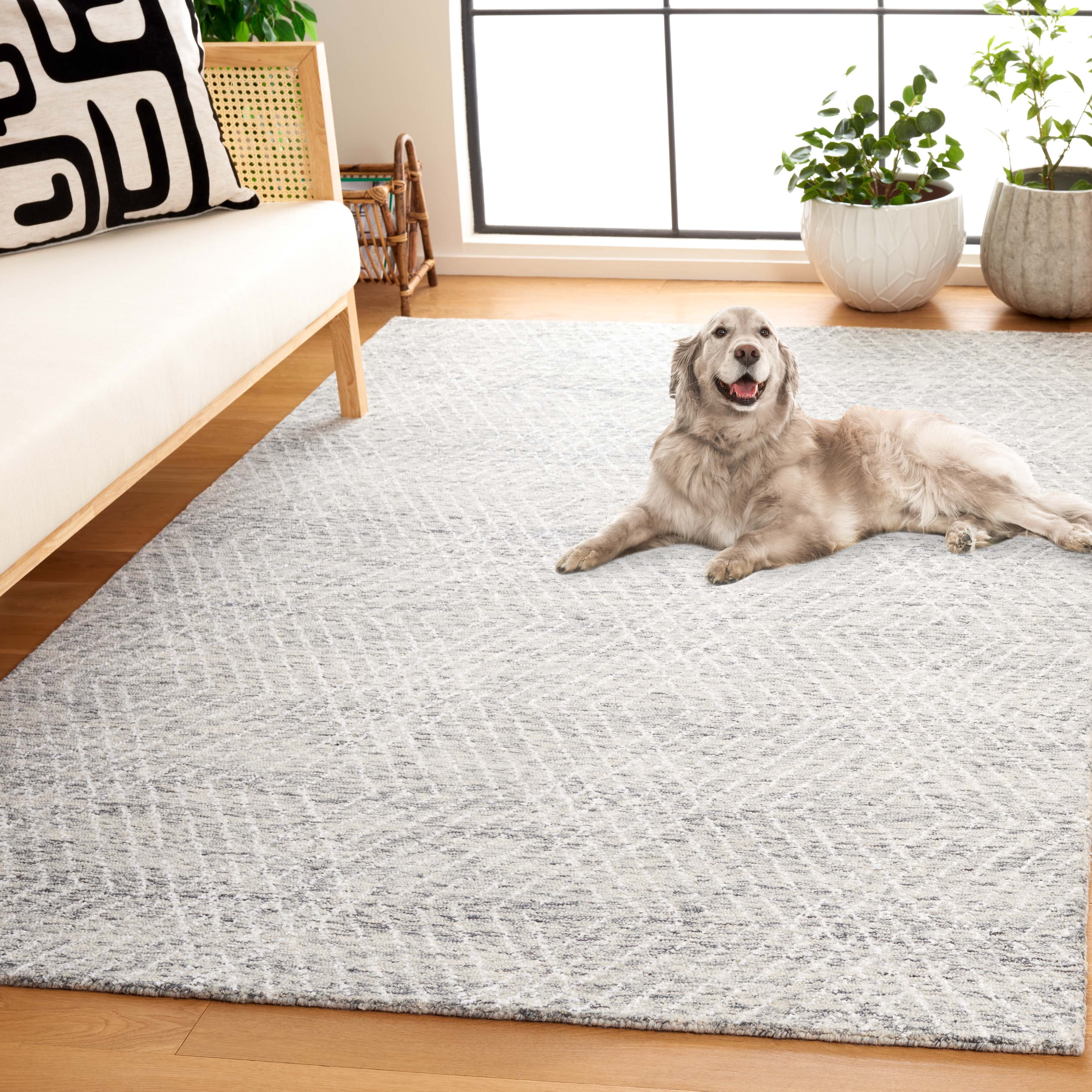 SAFAVIEH Abstract Dania Diamond Area Rug, Gray/Ivory, 4' x 6'
