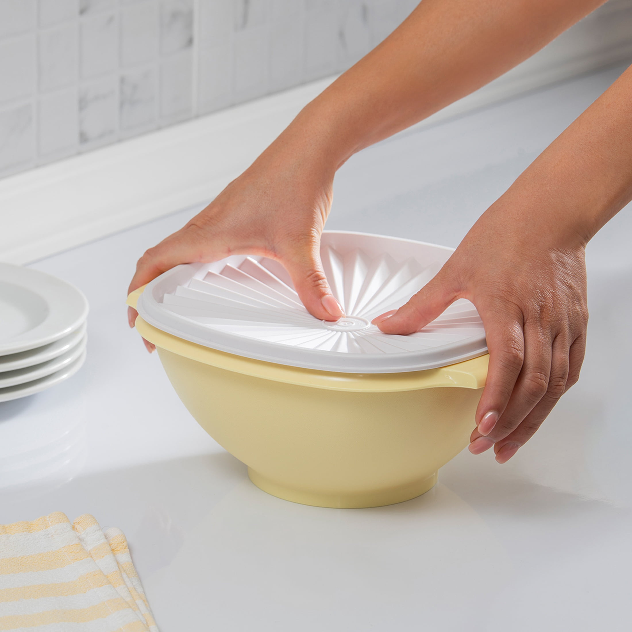 (2 pack) Tupperware Heritage 8-Cup Food Storage Bowl with Lid, Yellow