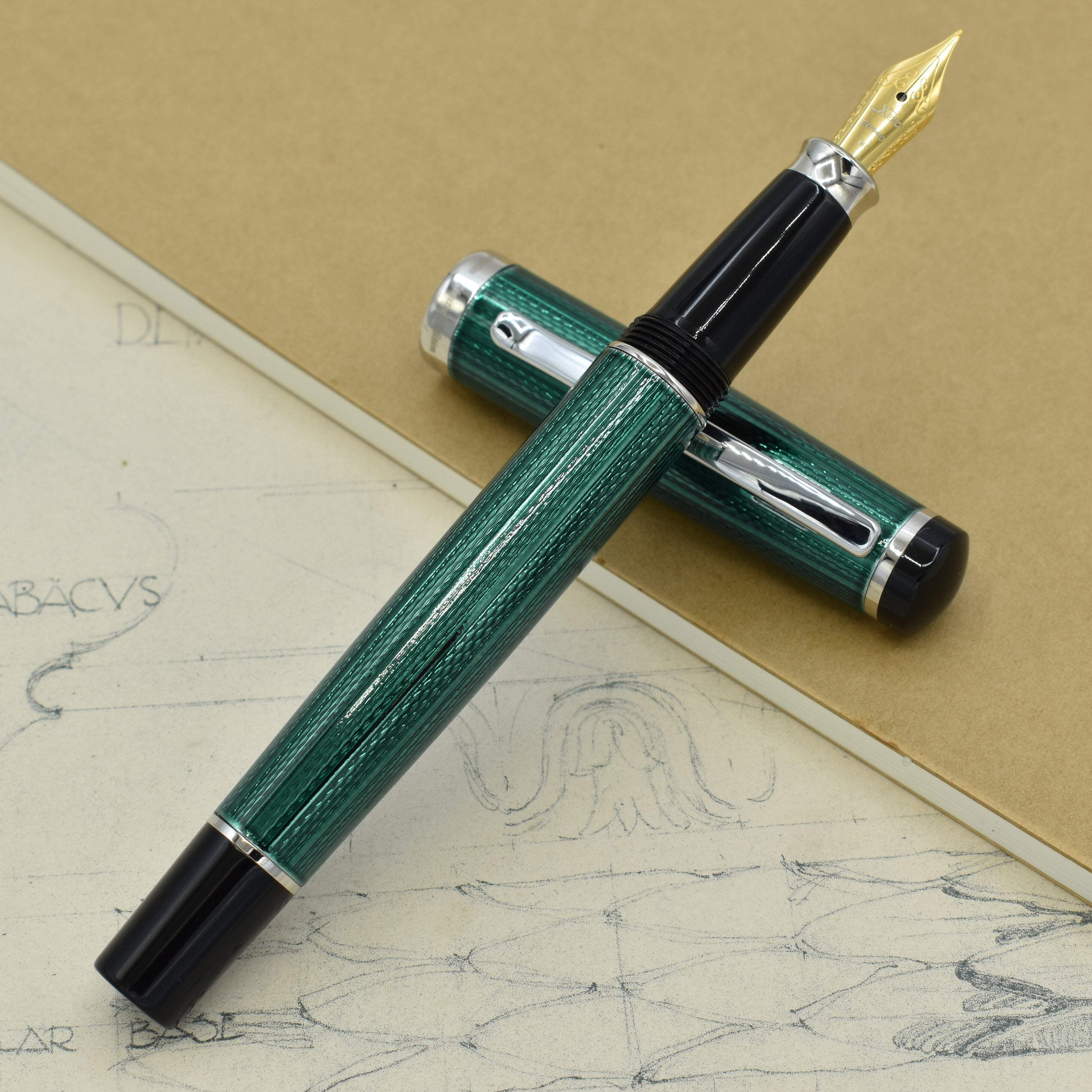 Xezo Xezo Incognito™ Diamond-Cut Lacquered Brass Fountain Pen (Medium Nib) - Forest Green
