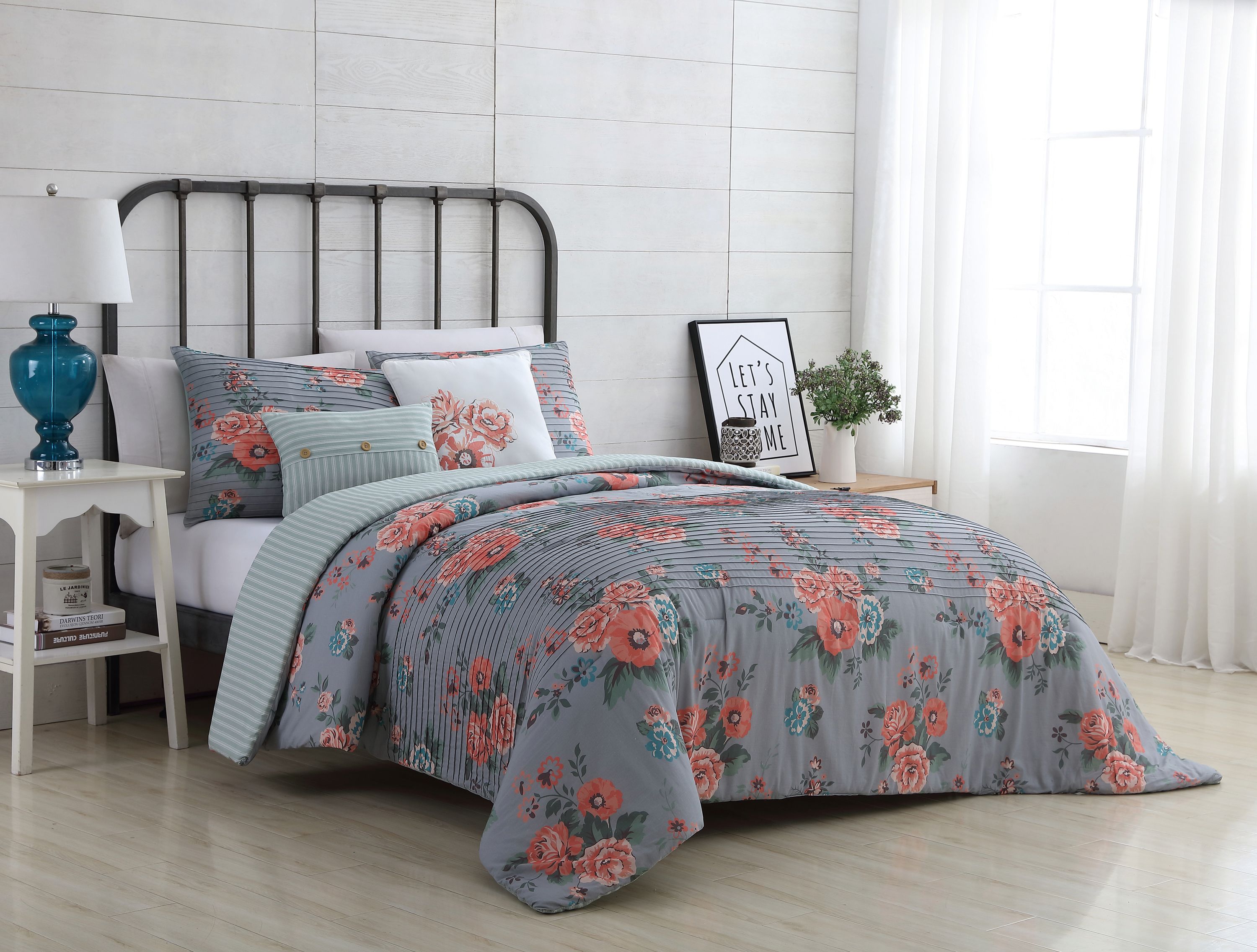 VCNY Home Katherine Floral Printed Textured Reversible Stripe 4/5 Piece