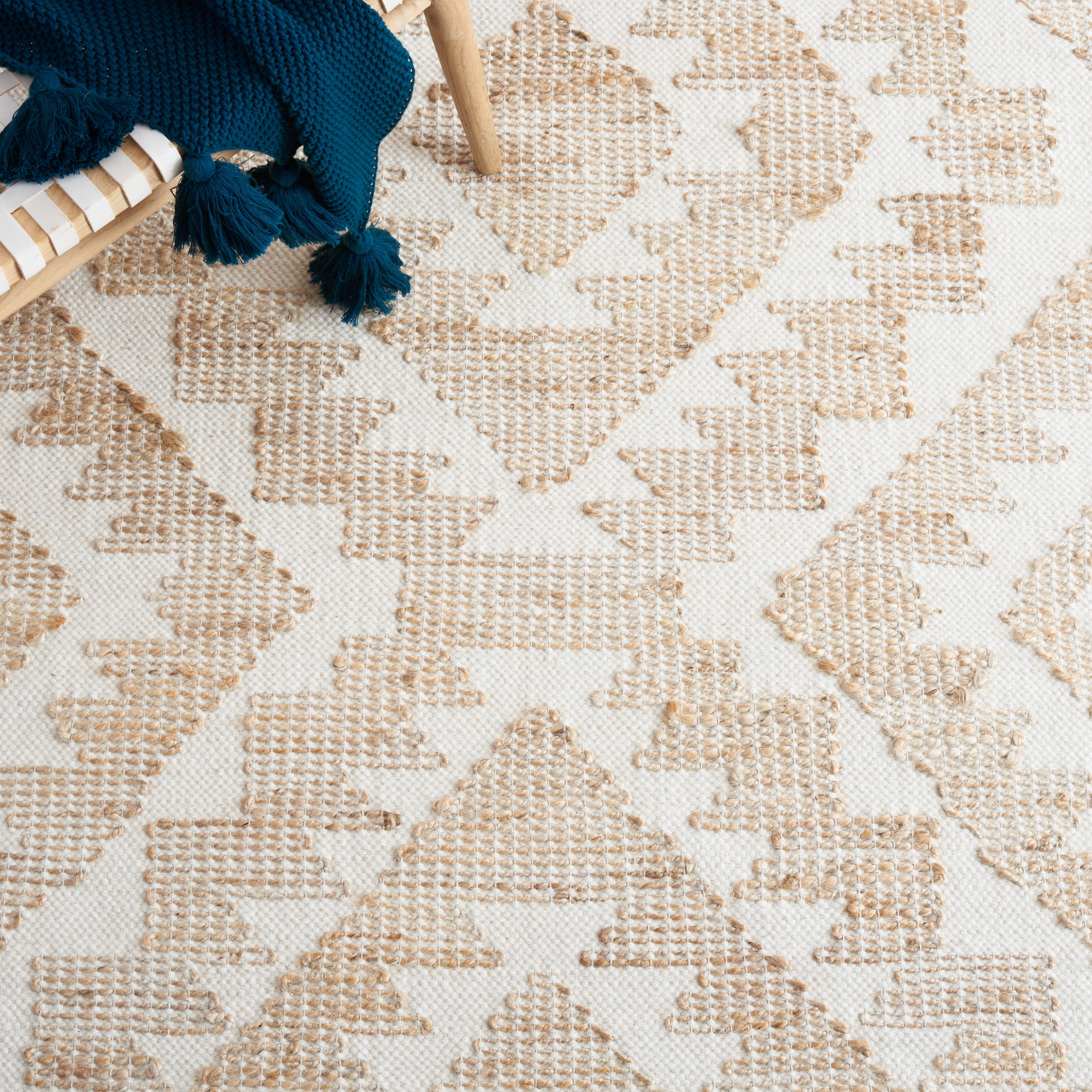 SAFAVIEH Natural Fiber Wesley Solid Area Rug, Ivory/Natural, 6' x 6' Round