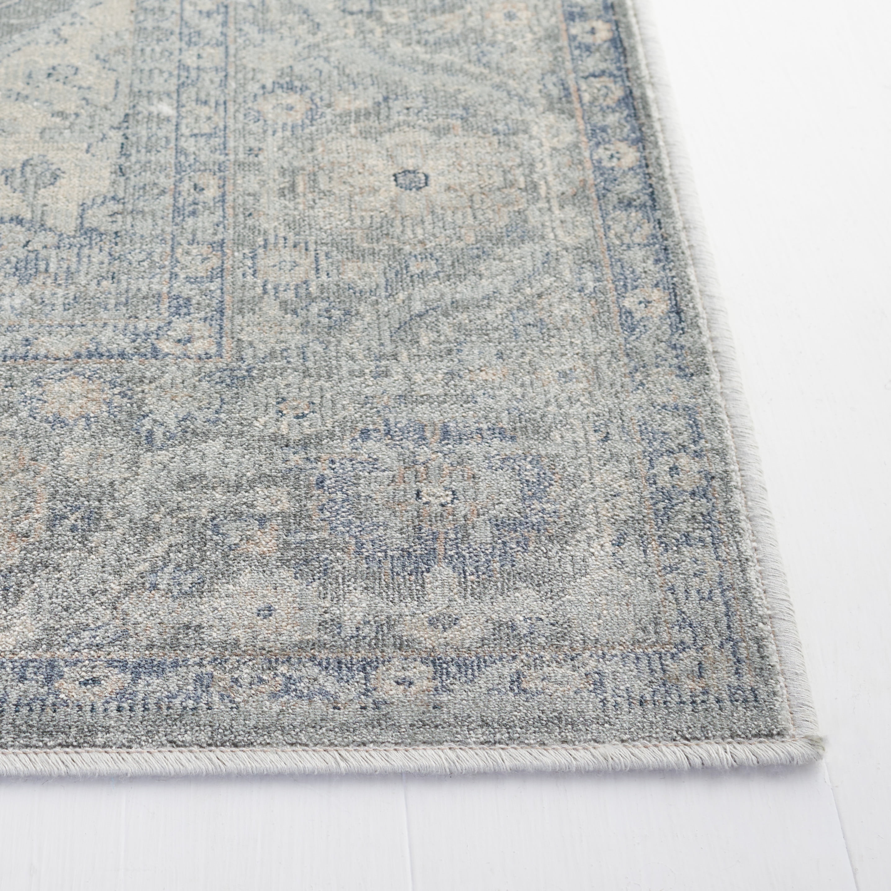 SAFAVIEH Vintage Kirsteen Bordered Area Rug, Silver, 8' x 10'