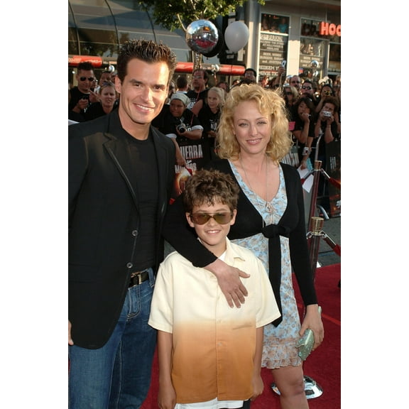 Antonio Sabato Jr, Virginia Madsen, Son At Arrivals For War Of The Worlds Premiere, Grauman'S Chinese Theatre, Los