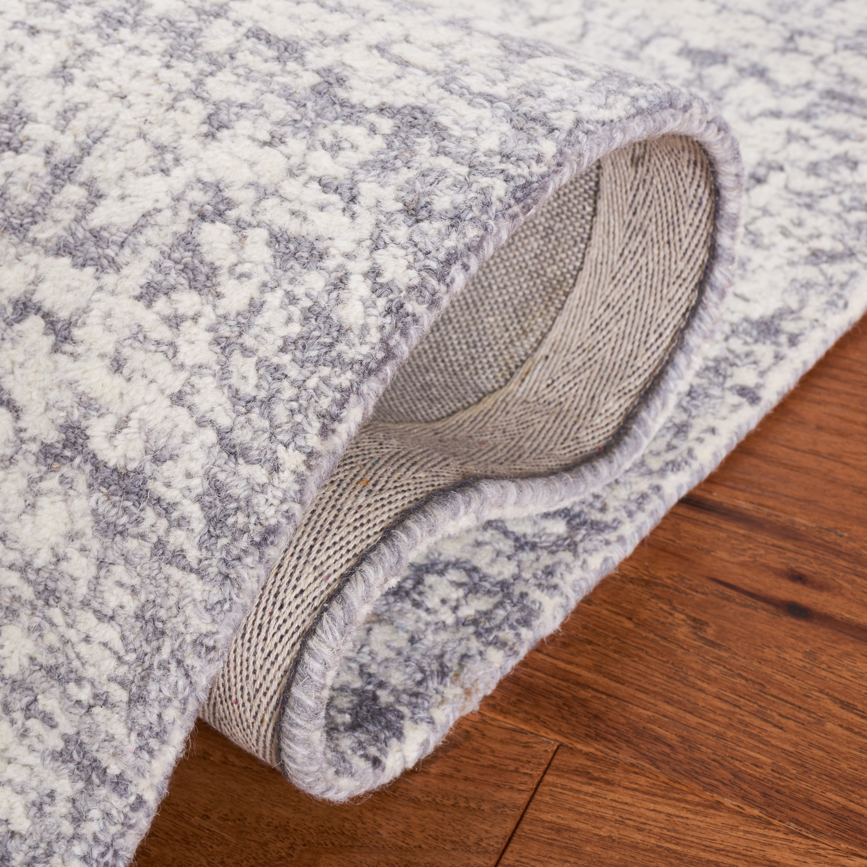SAFAVIEH Metro Mckenzie Medallion Area Rug, Grey/Ivory, 4' x 6'