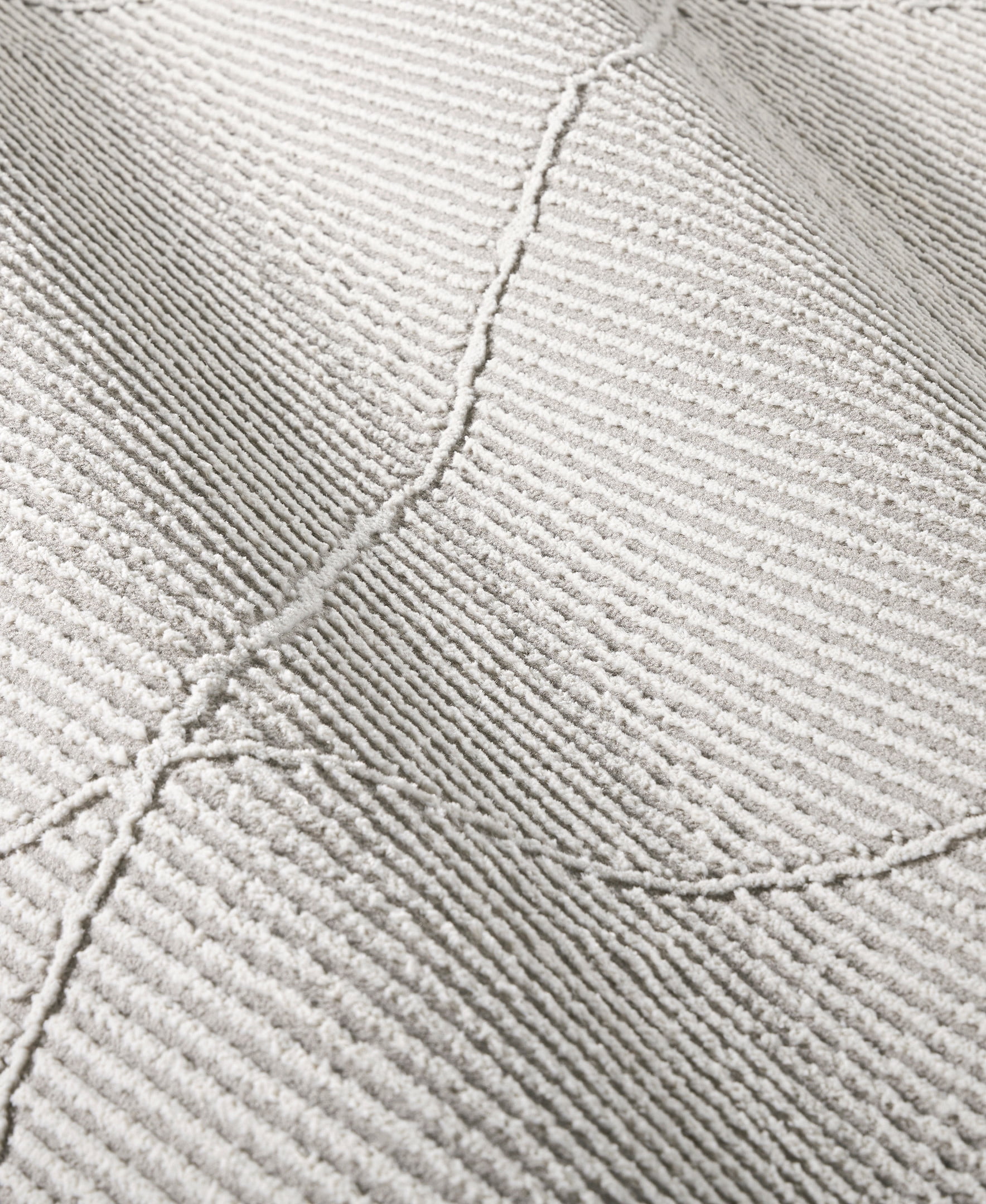 TOWN & COUNTRY LUXE Tretta Contemporary Diamonds Area Rug with Plush High-Low Texture, Grey, 6'6"x9'6"