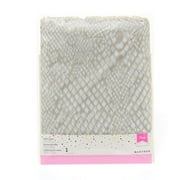 Gartner Studios Plastic Table Cover, Animal Hombre