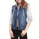 thumbnail image 4 of CHAQUETA DE DENIM LAVADO PARA MUJER INSPIRE CHIC CON MANGAS DE CONTRASTE Y CAPUCHA CON CORDÓN TALLA XXX-LARGE AZUL OSCURO, 4 of 6