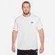 thumbnail image 5 of Camiseta NSW Club de Nike para hombre, blanco/negro/rojo universitario, 5 of 7