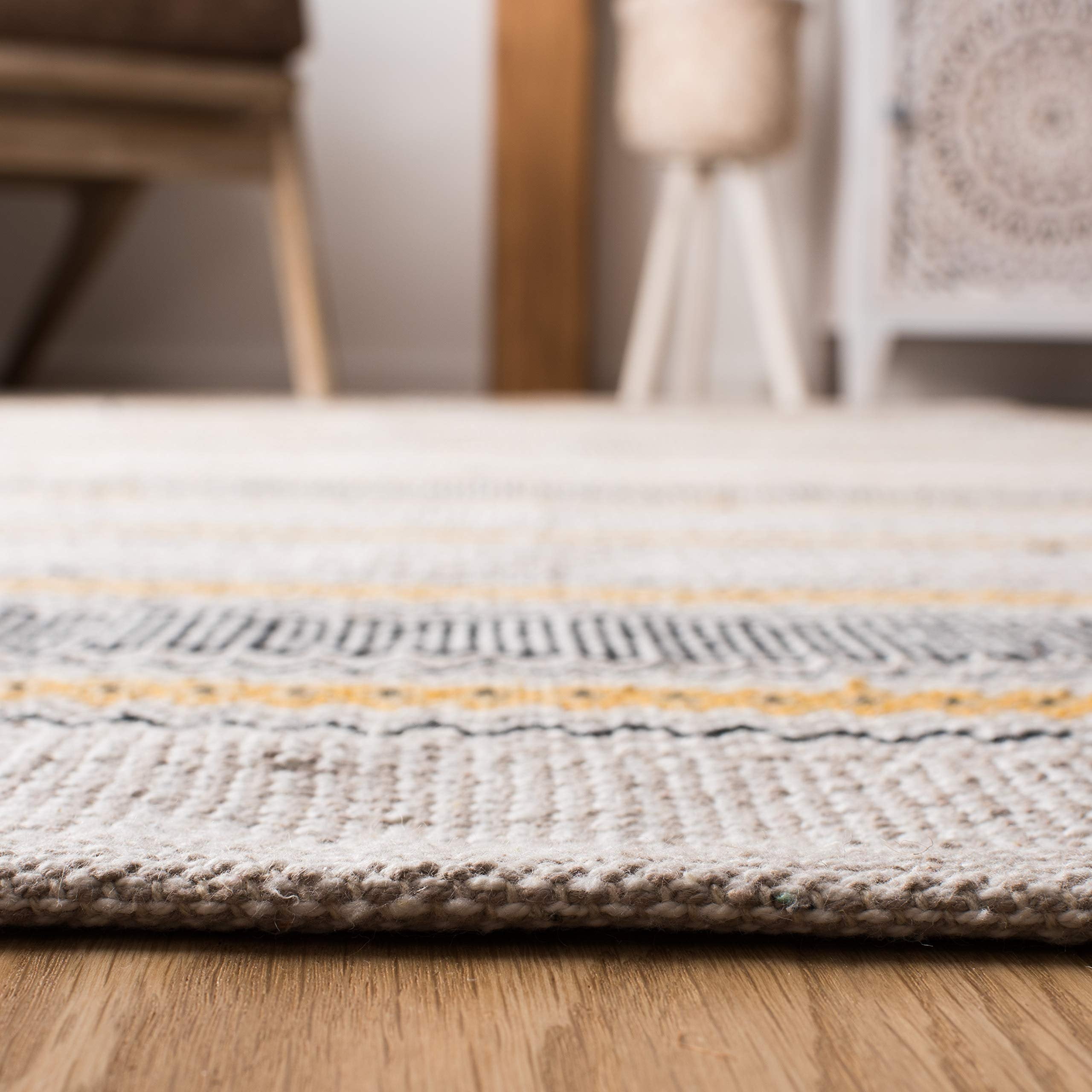 SAFAVIEH Montauk Spots Geometric Striped Cotton Runner Rug, Gold/Beige, 2'3" x 8'