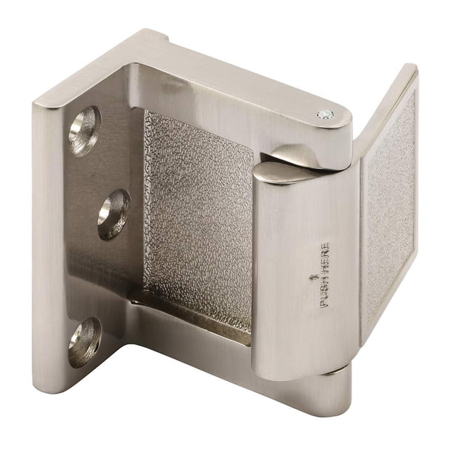bloqueador de puertas de hotel doorstop prime-line mp4937, níquel tope montado en L con acabado niquelado satinado, brazo articulado con pestillo de palanca y placa con tres orificios para tornillos, paneles de contacto texturizados para fricción; ideal para puertas batientes en hoteles y a menudo usado para reforzar la privacidad de la habitación.