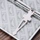 thumbnail image 4 of Estuche para 14 puros y tabaco para mujer, con bolsillos Blanco, 4 of 9