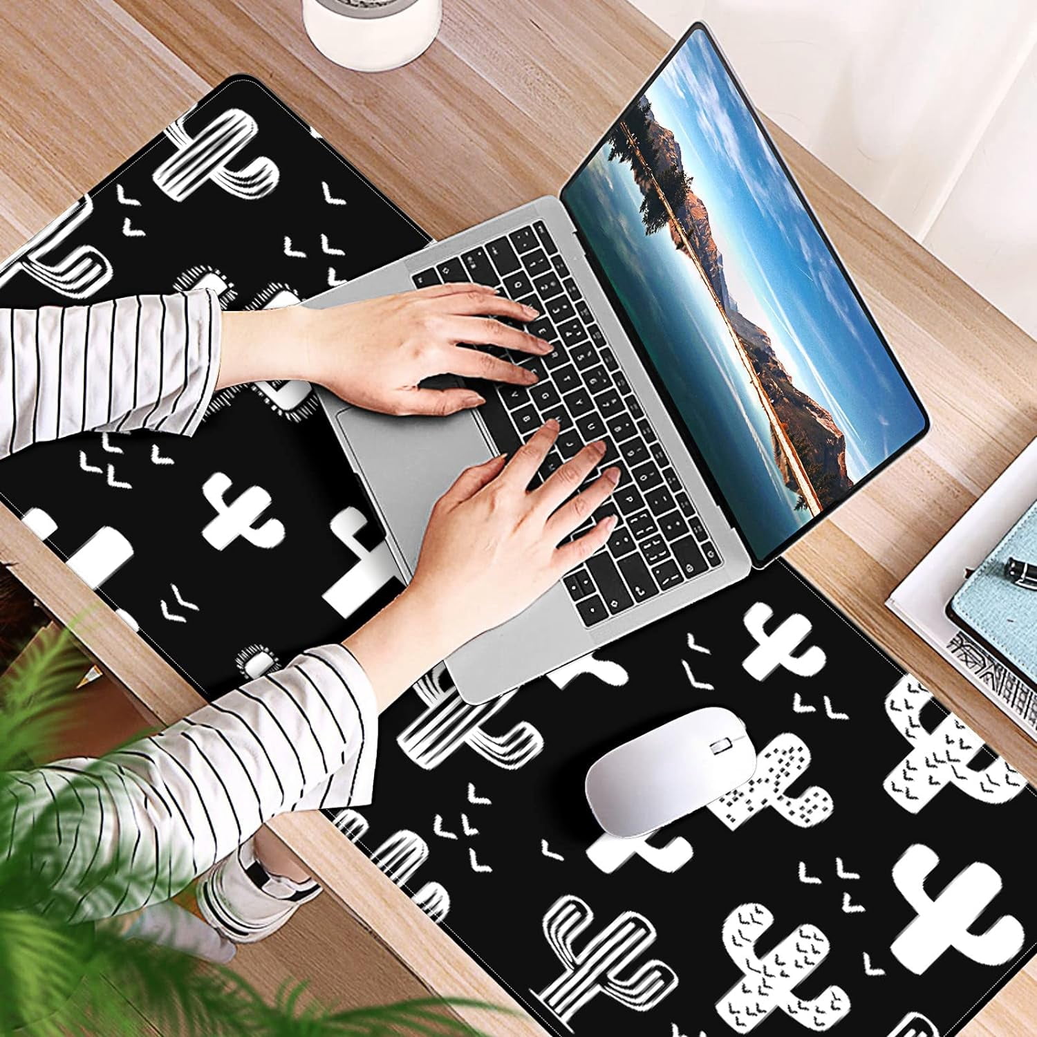 Black and White Western Cactus Desk Mat, Desk Accessory, Cute Workspace, Trendy Workspace, Trendy, 35.4x15.7in Large Gaming Mouse Pad, Cute Desk Topper, Pretty Desk Pad