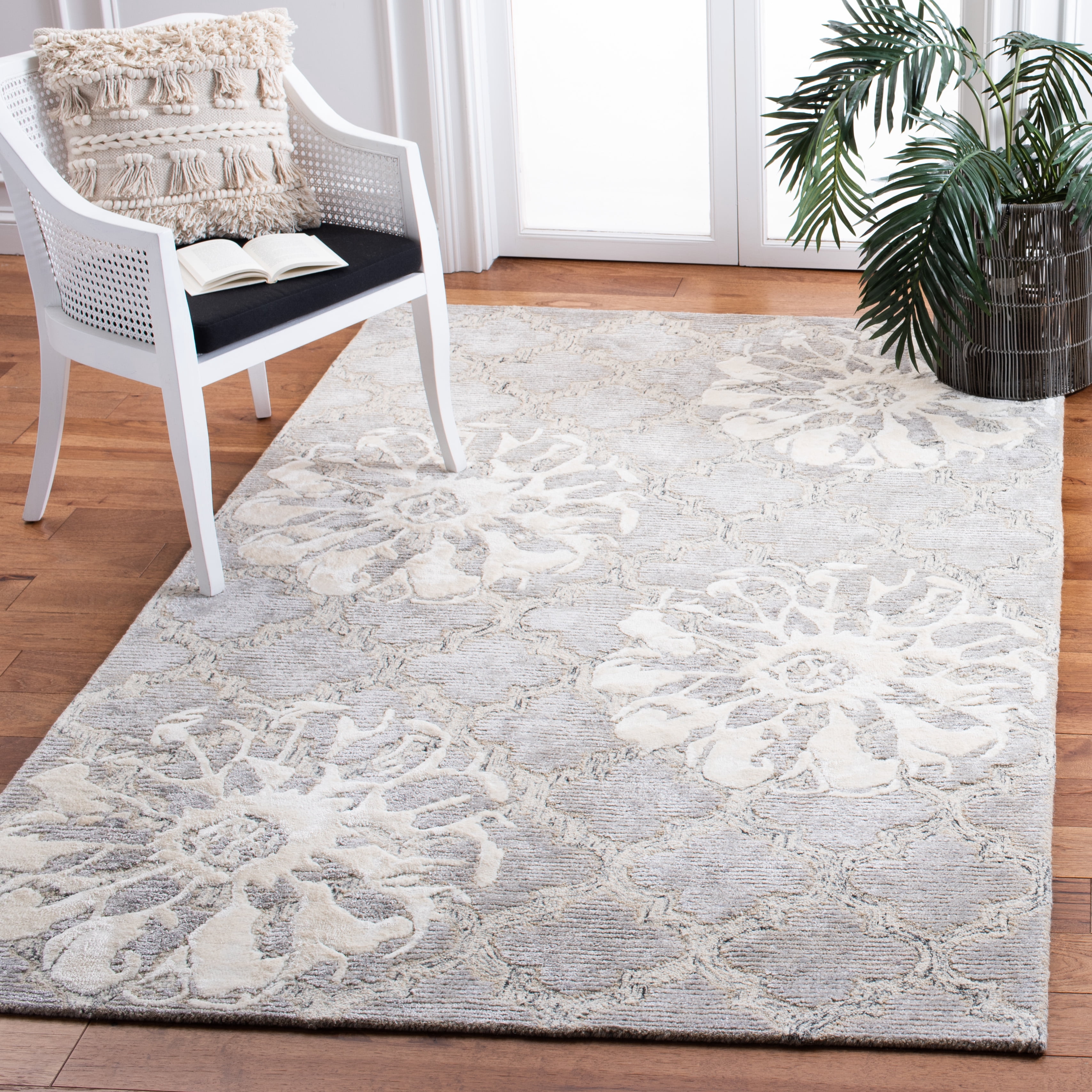 SAFAVIEH Glamour Jaye Floral Area Rug, Silver/Ivory, 6' x 6' Square