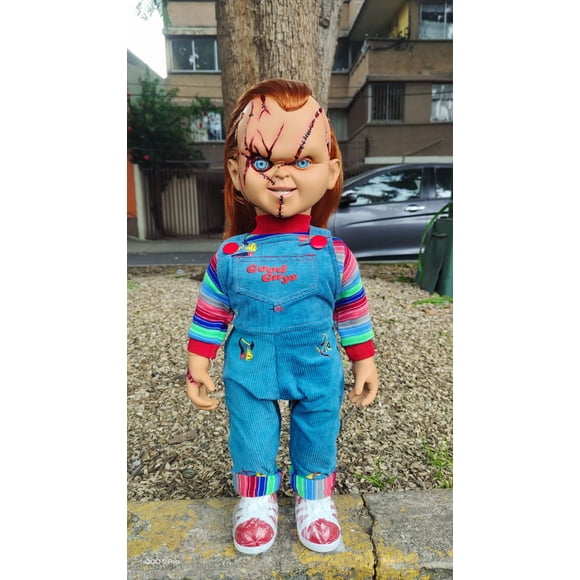 Muñeco Chucky Cicatrizado Cuerpo de Vinil de 67 cm de Altura