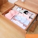 thumbnail image 5 of Organizador de almacenamiento con divisores de cajones expandibles y compartimentos ajustables para calcetines, ropa interior, maquillaje y accesorios (juego de 4 piezas) Aestivo | Blanco |, 5 of 7