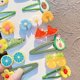 thumbnail image 5 of Juego de 14 horquillas con diseños de flores y frutas de colores para el cabello de niñas, inspirado en princesas y temática verde, 5 of 5