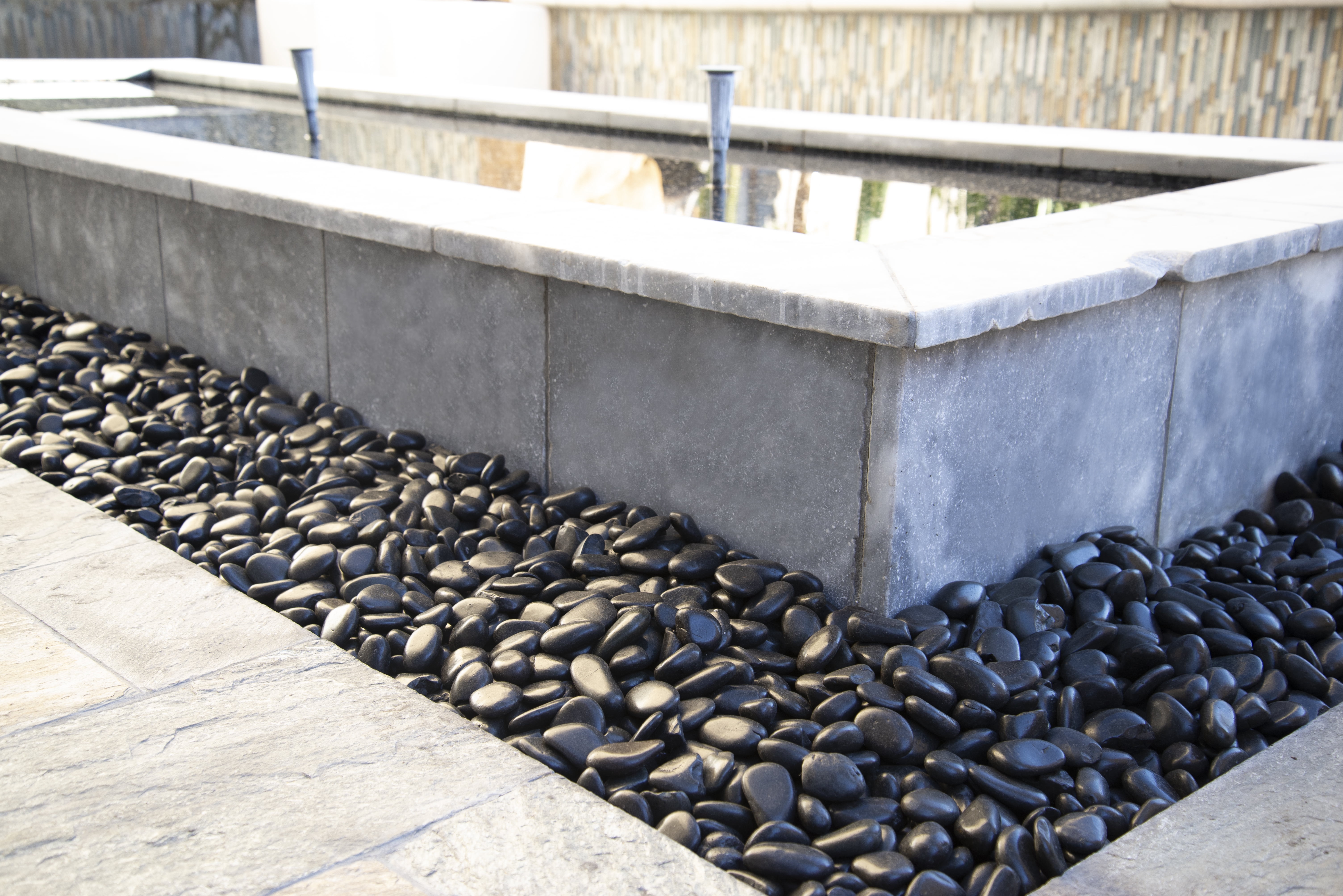 MSI Small Black Polished Pebbles, Outdoor Decorative Stones (40 lb)