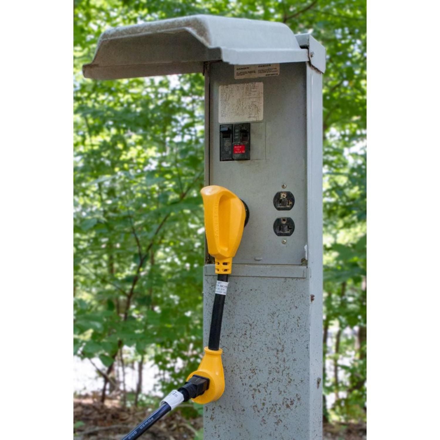 Adaptateur électrique Camco Heavy Duty RV Dogbone avec poignée PowerGrip (30 A mâle vers 15 A femelle, 30,5 cm, fils de calibre 10/3)