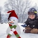 thumbnail image 4 of Traje de muñeco de nieve navideño con combinación de botones de madera, gorro y bufanda, tamaño pequeño, gorro navideño o gorro negro, bufanda roja, verde y blanca, 13 unidades, 4 of 6