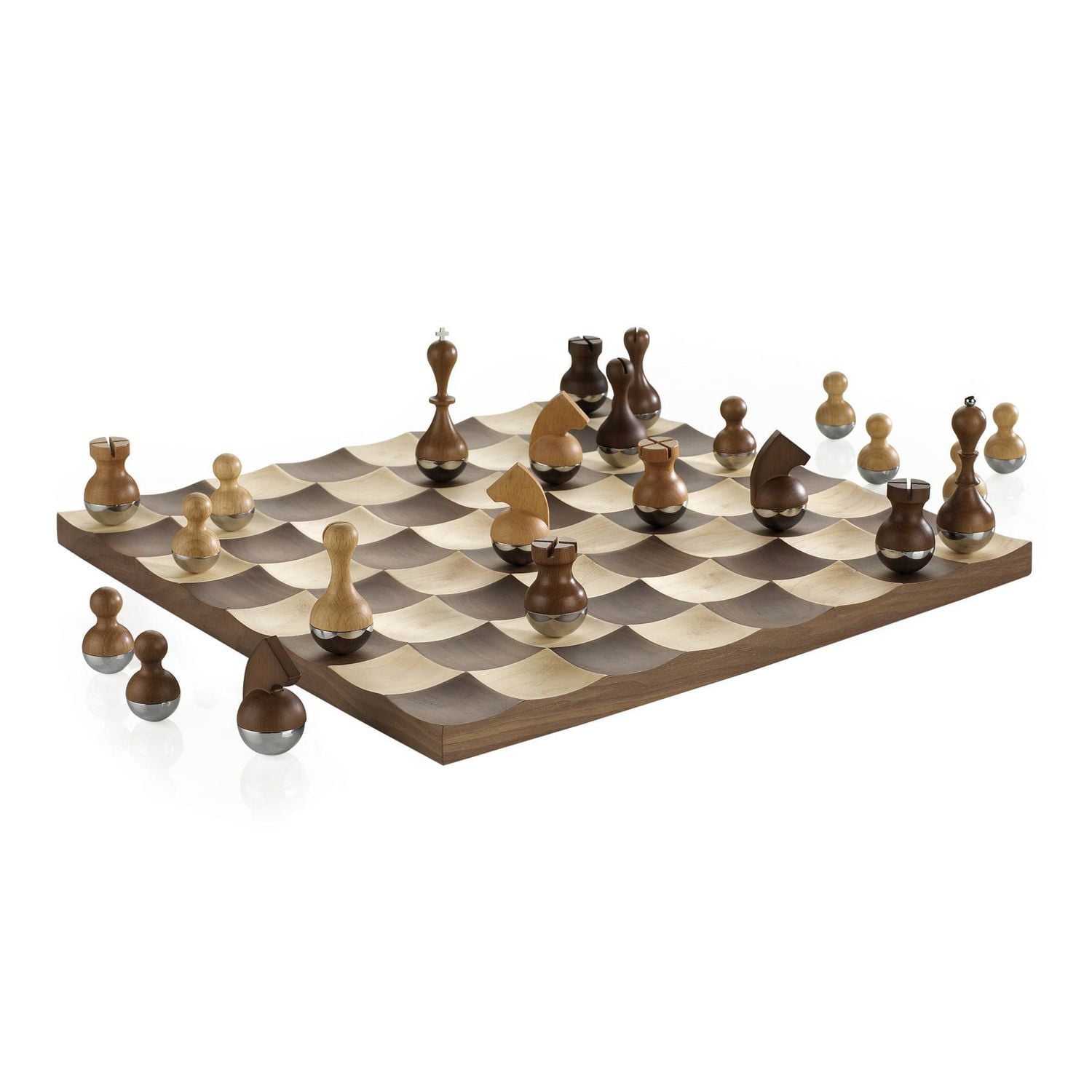 Umbra Wobble Chess. Jeu D'Échec Wobble. Avec Pions En Bois "Culbuto". Plateau En Bois. Dimension 38X38X3Cm.