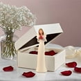 thumbnail image 3 of Figura de ángel de resina pintada a mano con un corazón y alas. Recuerdo de condolencias para bodas, cumpleaños y Navidad., 3 of 8