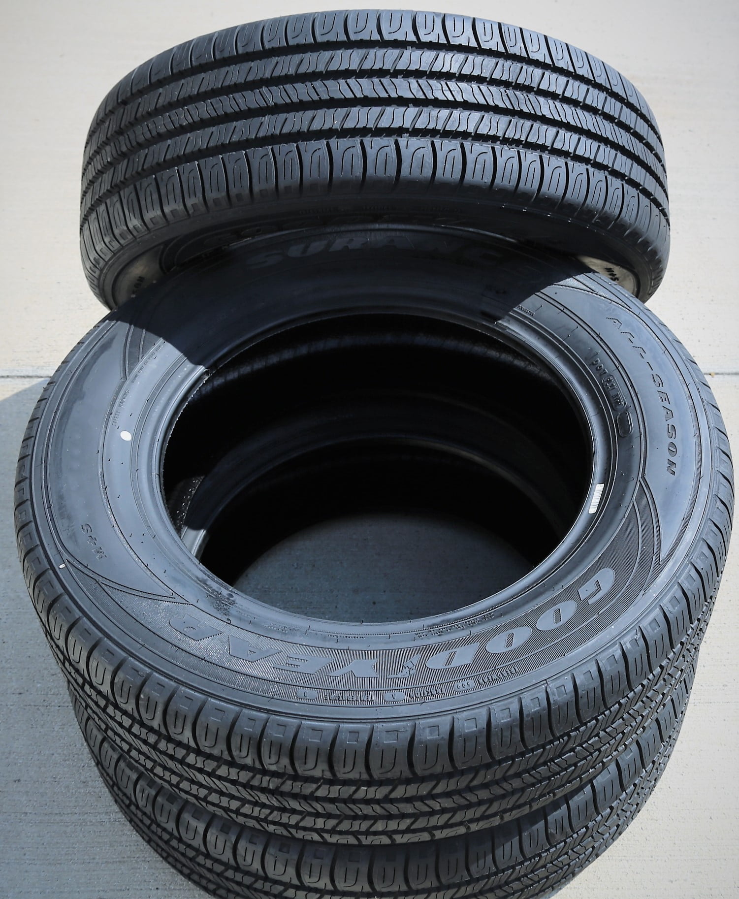 215/55-17 4本　GOODYEAR 4-Piece Goodyear Assurance All-Season Tires Set, 215/55R17 Touring