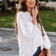 thumbnail image 2 of Camisa informal blanca con puños ajustados y corte holgado, talla M, blusa de manga larga con cuello en V, 2 of 6