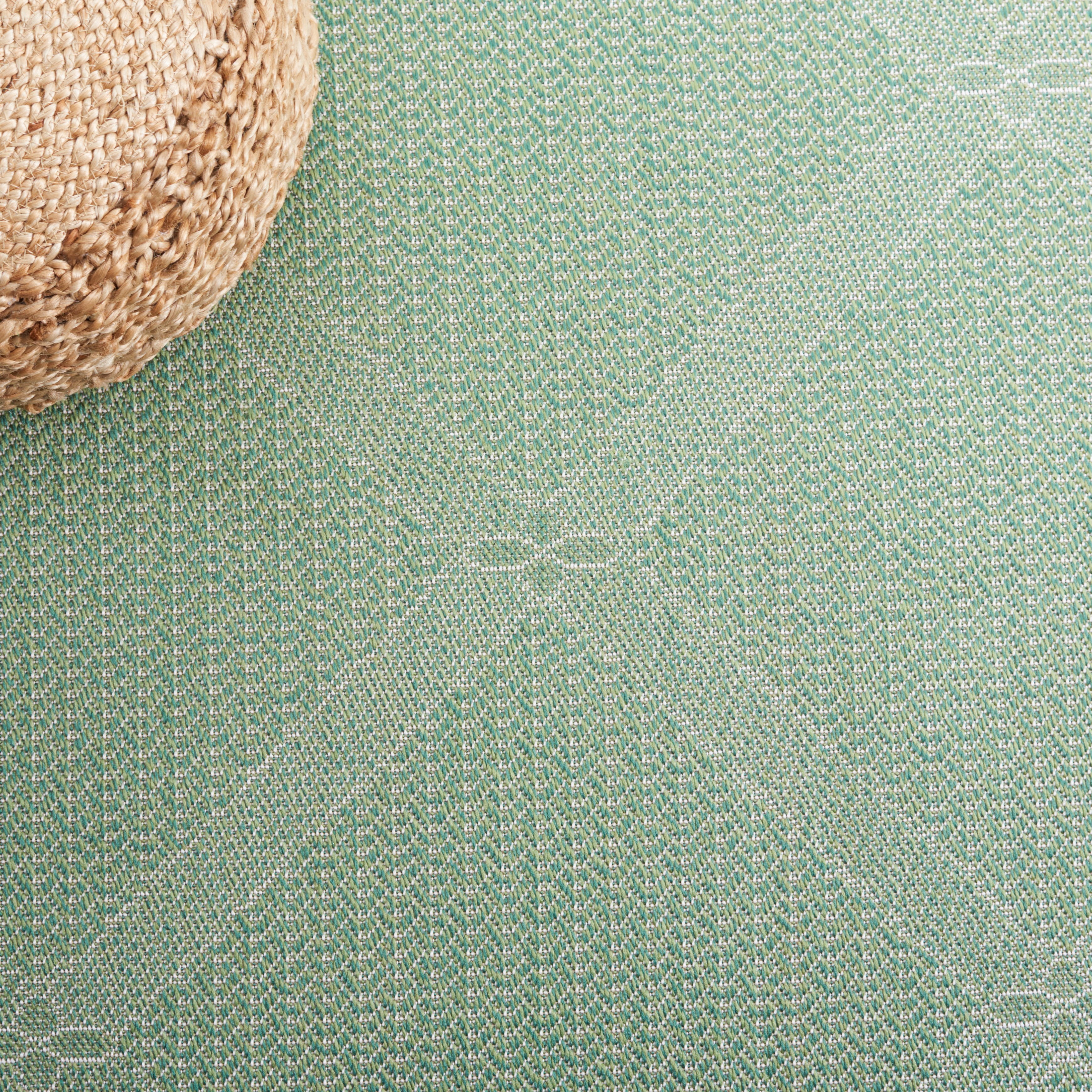 SAFAVIEH Machine Washable Rug Indoor/Outdoor Bermuda Collection - Bermuda Travis Diamond Indoor/Outdoor Area Rug, Green/Ivory, 6'7" x 6'7" Square