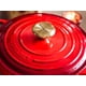 thumbnail image 5 of Knob Le Creuset Signature Gold para horno holandés redondo de 2 litros, 5 of 5