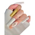 thumbnail image 1 of Set de uñas postizas con forma de ataúd blanco pintado a mano Stare Idolon, 1 of 3