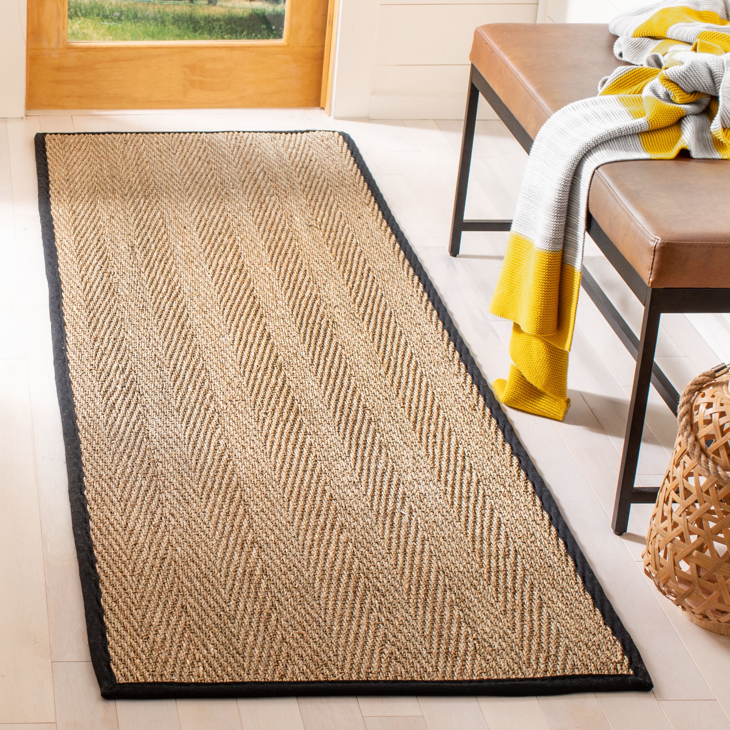 SAFAVIEH Natural Fiber Maisy Solid Runner Rug, Natural/Black, 2'6" x 8'