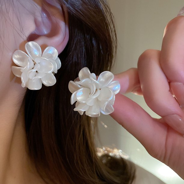 Pendientes de tuerca de flor blanca para mujer, pendientes de flores, novedad de 2022, moda coreana moderna, accesorios de joyería de fiesta para chicas adolescentes Tan Jianjun unisex
