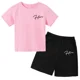 thumbnail image 3 of Conjunto de 2 piezas de camiseta y pantalones cortos informales con estampado de letras para niños y adolescentes a la moda para verano, 3 of 5