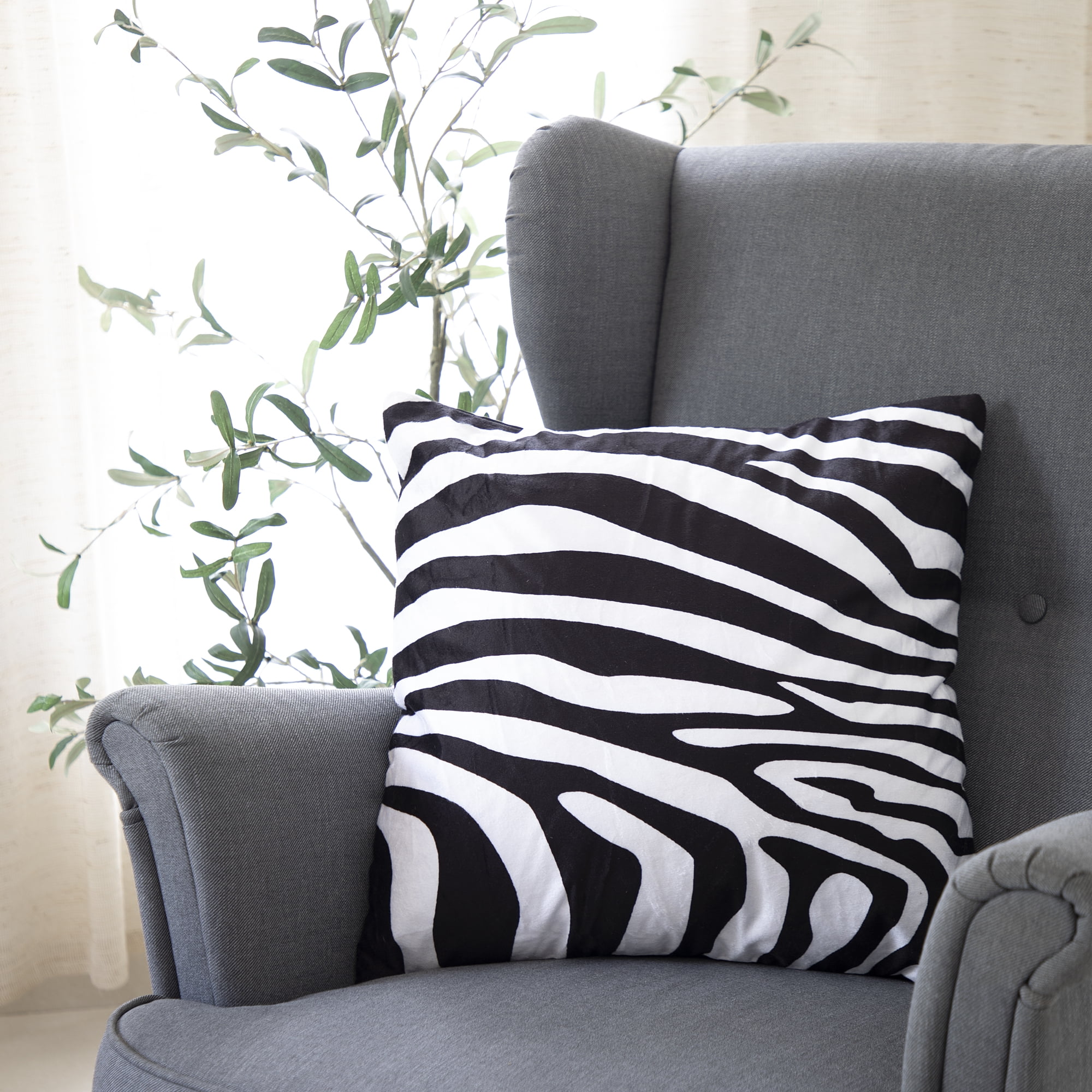 Harlow Hill Black/White Animal 20" x 20" Performance Adult Decorative Feather Filled Pillow