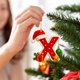 thumbnail image 5 of Colgante de Árbol de Navidad Acrílico 2D con Letras | 26 Adornos con Iniciales Del Alfabeto | Decoración Colgante de Doble Cara para Fiestas de Navidad, Cumpleaños y San Valentín | Decoración Del Hog, 5 of 5