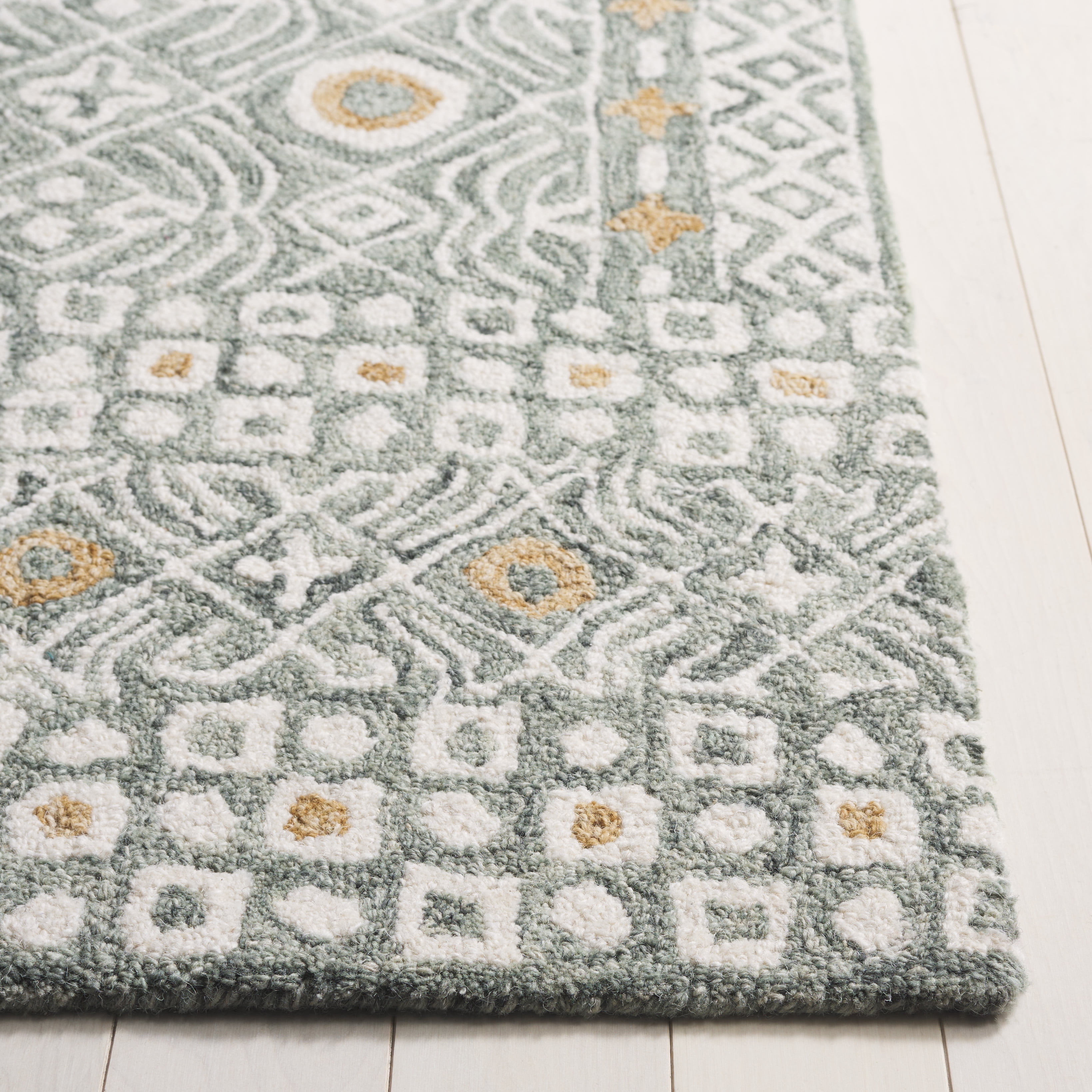 SAFAVIEH Micro-Loop Blazhe Floral Area Rug, Green/Ivory, 5' x 5' Square