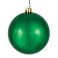 thumbnail image 1 of Adorno Navideño Vickerman Bola Brillante Esmeralda de 20 cm, 1 of 4