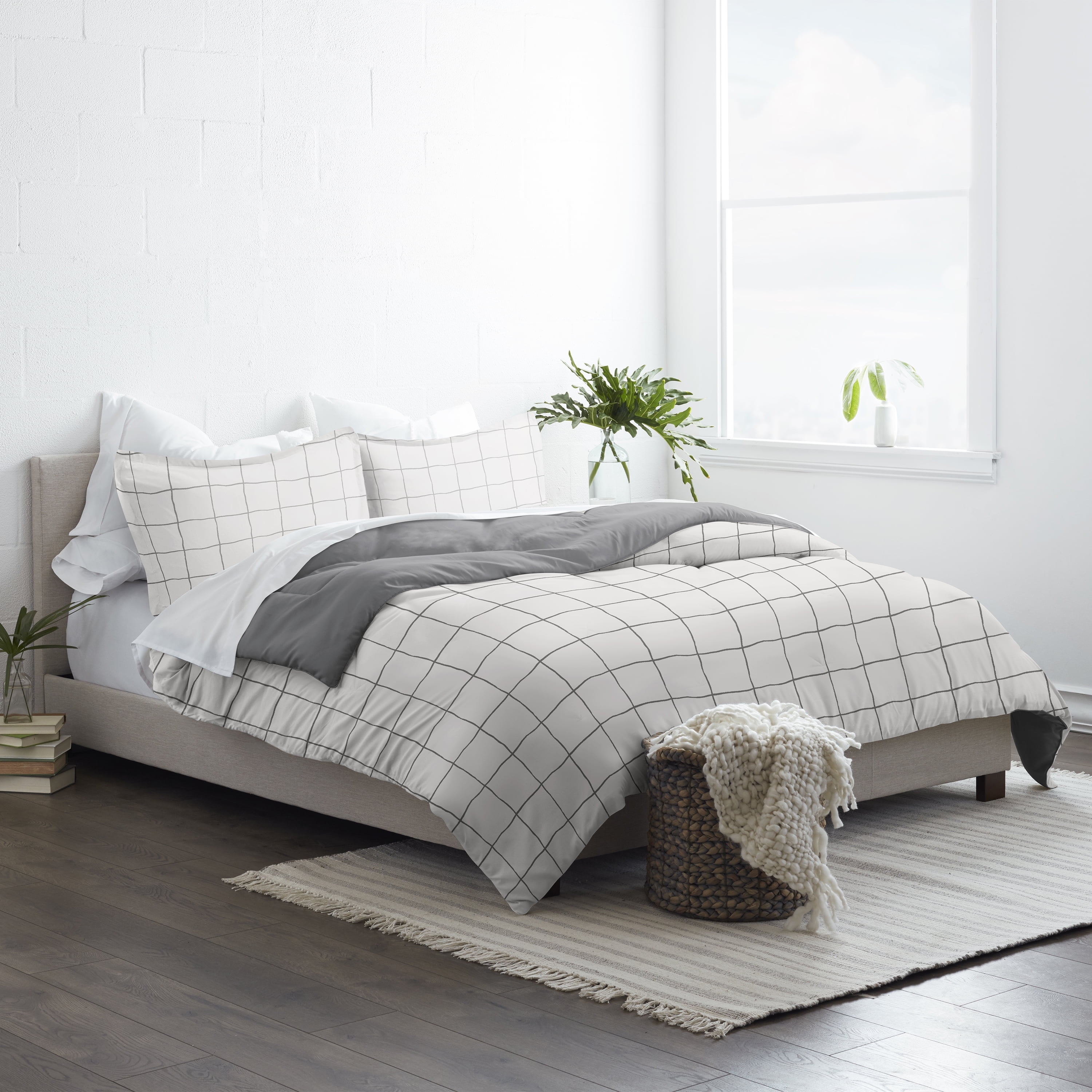 Made Supply Co. 3 Piece Hypoallergenic Oversized Grid Print Comforter