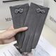 thumbnail image 4 of Guantes de terciopelo de conejo de imitación de otoño e invierno, guantes de bicicleta para mujer, guantes de montar deportivos cálidos con pantalla táctil de primavera y otoño e invierno, 4 of 6