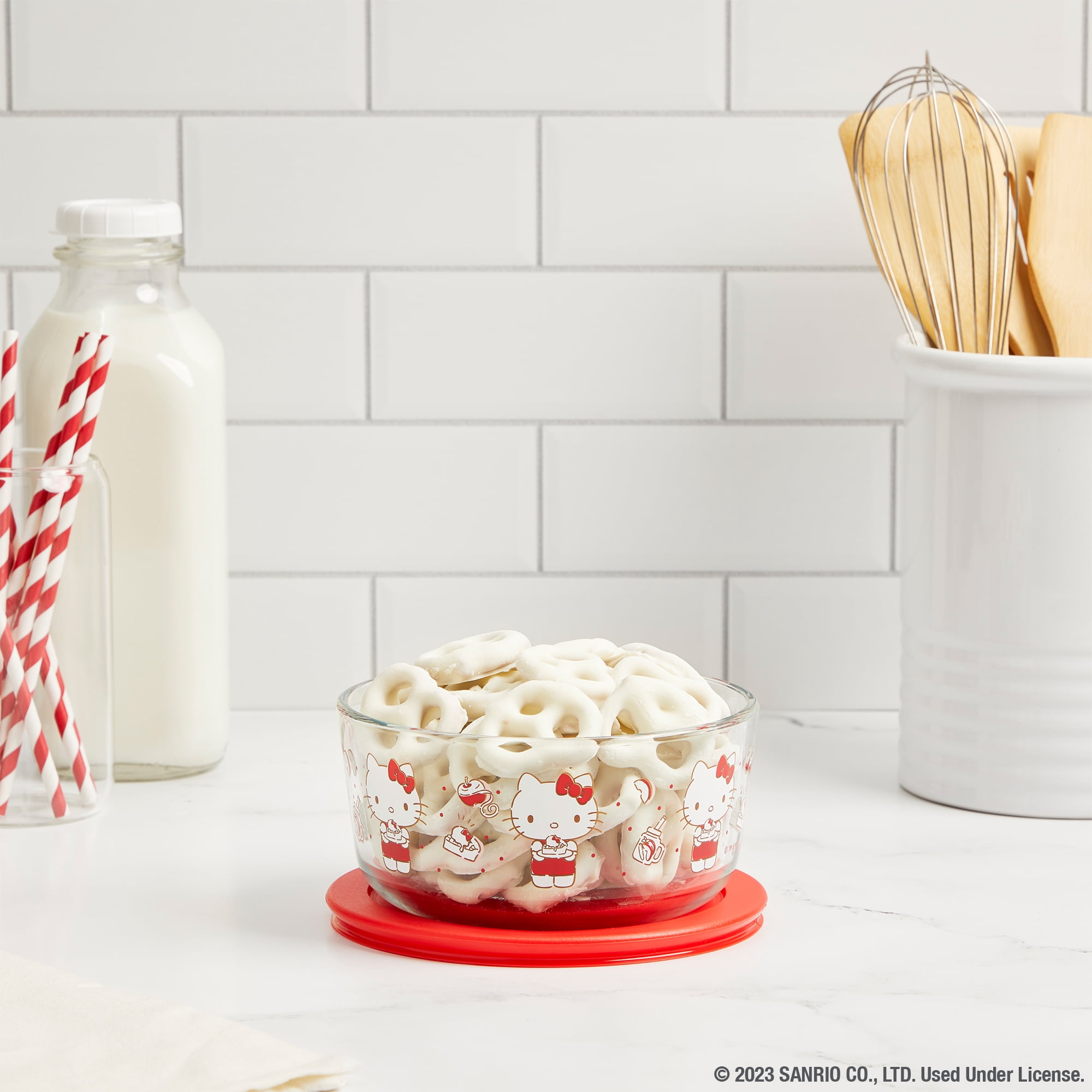 Pyrex 8-Piece Glass Storage Set: Hello Kitty My Favorite Flavor